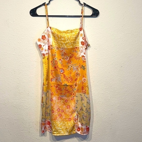 NWOT-Forever21-Floral Vented-Hem Satin Dress - Picture 4 of 9